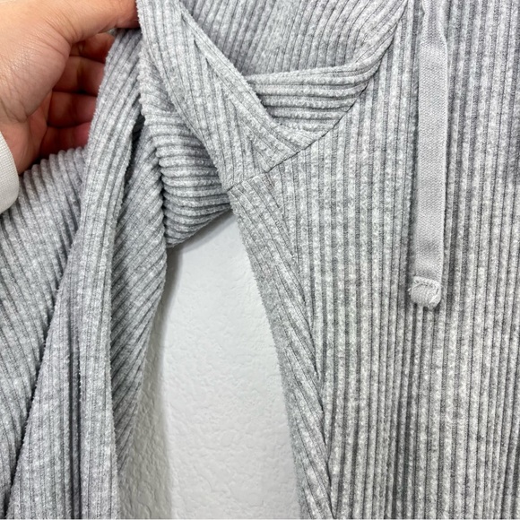 ALO YOGA Women’s Muse Sweatpant Heather Grey size Small - Picture 7 of 12